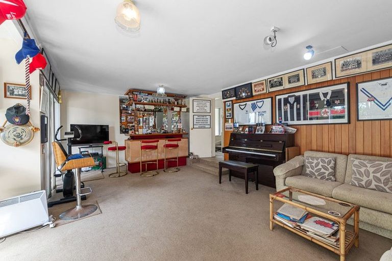 Photo of property in 98 Tiroroa Avenue, Te Atatu South, Auckland, 0610