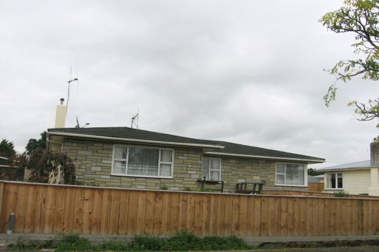 Photo of property in 16 Ellesmere Crescent, Highbury, Palmerston North, 4412