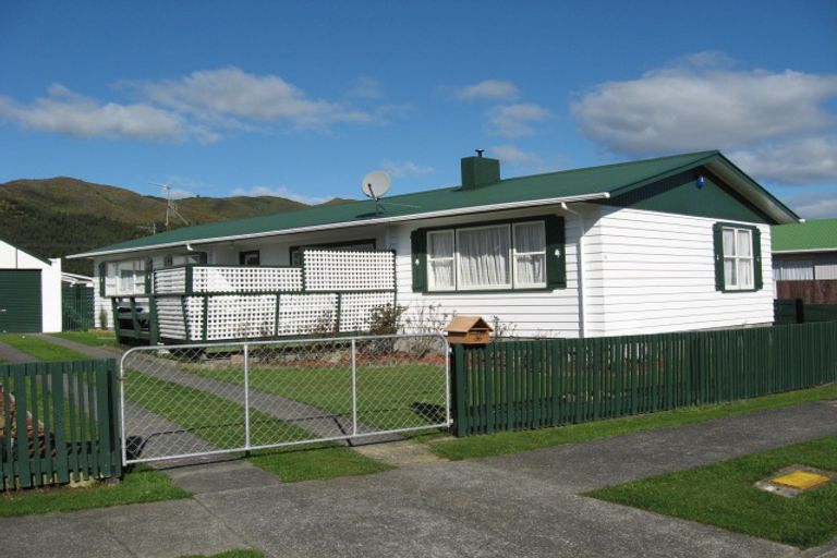 Photo of property in 36 Matthews Road, Wainuiomata, Lower Hutt, 5014