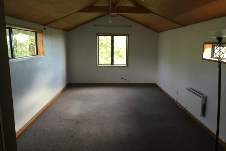 Photo of property in 1049 Scenic Drive North, Swanson, Auckland, 0816