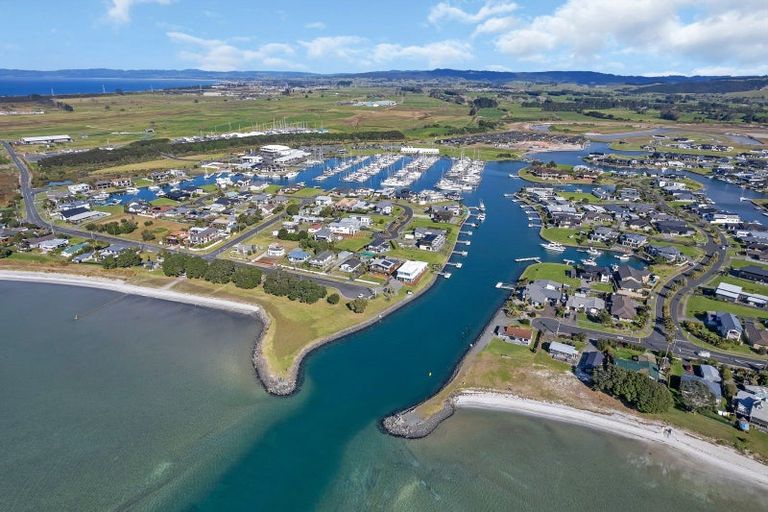 Photo of property in 23 Fred Carr Place, One Tree Point, 0118