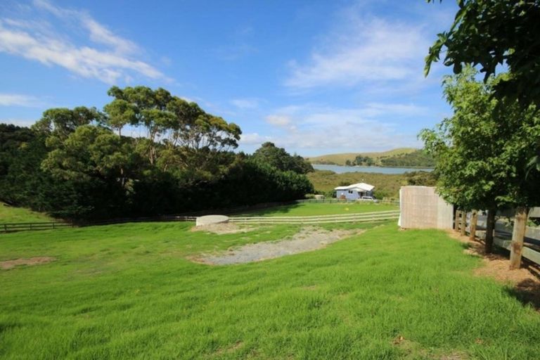 Photo of property in 4 Heaths Way, Pahi, Paparoa, 0571