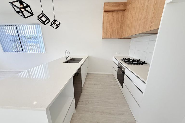 Photo of property in 127 Oreil Avenue, West Harbour, Auckland, 0618