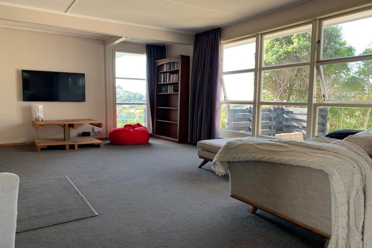 Photo of property in 26 Lyndfield Lane, Newlands, Wellington, 6037