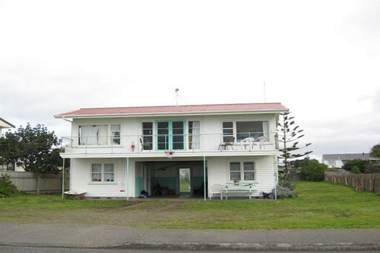 Photo of property in 122 Beach Road, Haumoana, 4102
