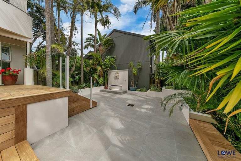 Photo of property in 1/2 Hauraki Road, Hauraki, Auckland, 0622