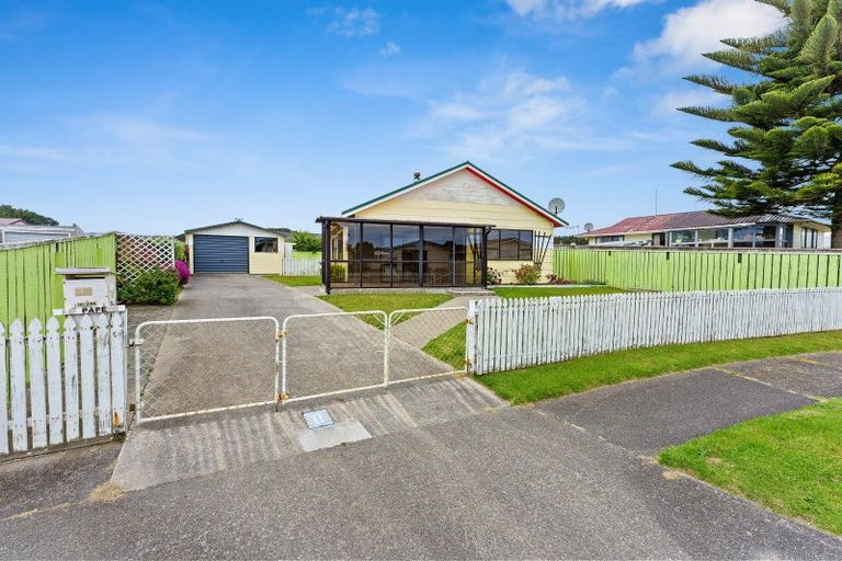 Photo of property in 13 Hewson Crescent, Otaki Beach, Otaki, 5512
