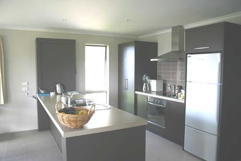 Photo of property in 13 Haden Place, Omokoroa, 3114