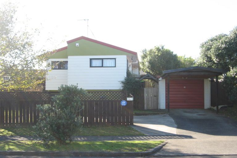 Photo of property in 2/9 Bernina Place, Weymouth, Auckland, 2103
