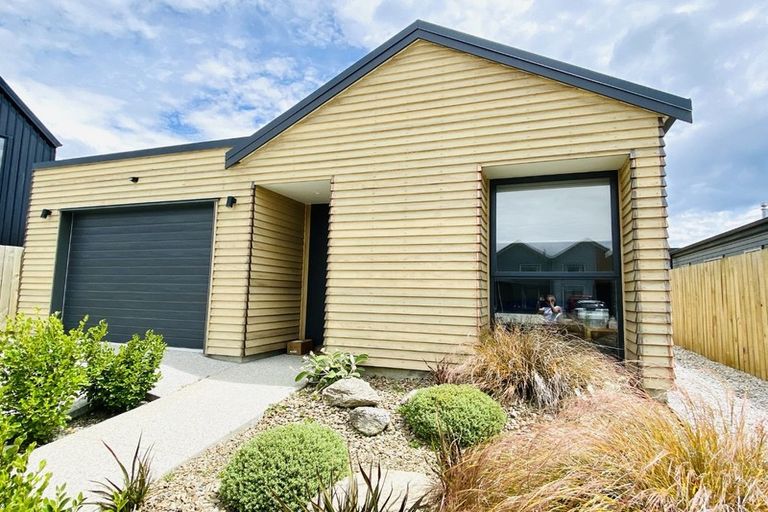 Photo of property in 8 Mount Nicholas Avenue, Wanaka, 9305