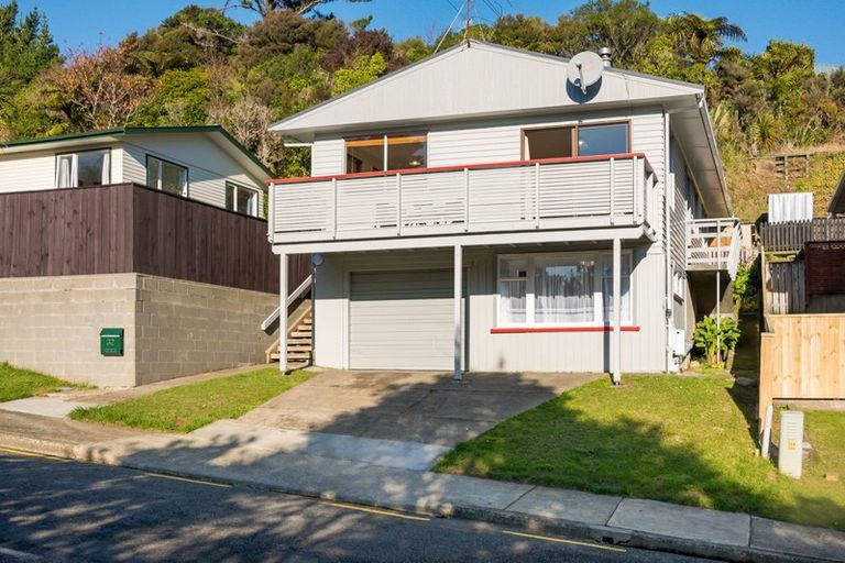 Photo of property in 32 Kingsley Street, Stokes Valley, Lower Hutt, 5019