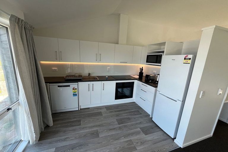 Photo of property in 46 Wynyard Crescent, Fernhill, Queenstown, 9300