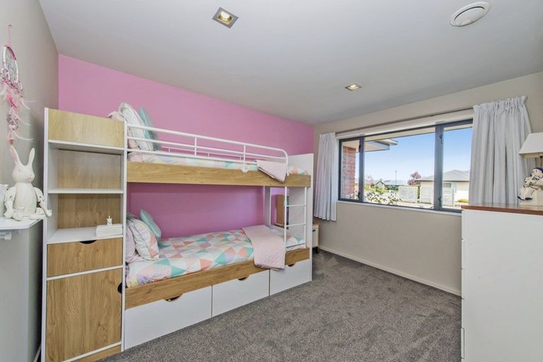 Photo of property in 2 Goldie Place, Rolleston, 7614