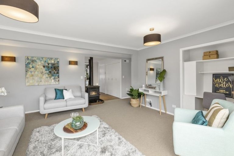 Photo of property in 5 Kopara Grove, Stokes Valley, Lower Hutt, 5019