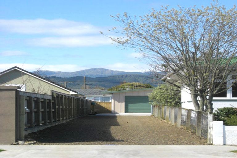 Photo of property in 8a Queenwood Road, Levin, 5510