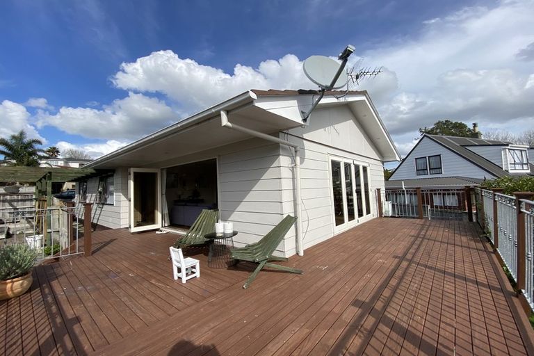 Photo of property in 9 Dalwhinnie Parade, Highland Park, Auckland, 2010