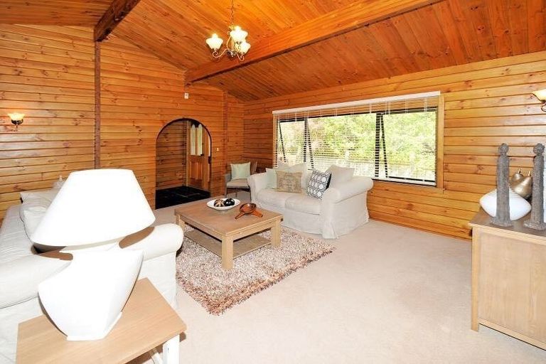 Photo of property in 21 Unsworth Drive, Unsworth Heights, Auckland, 0632