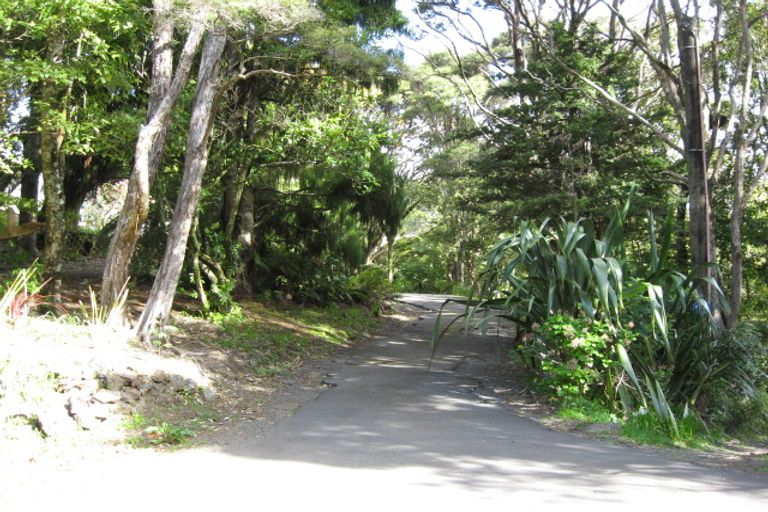 Photo of property in 14 Cascade Avenue, Waiatarua, Auckland, 0604
