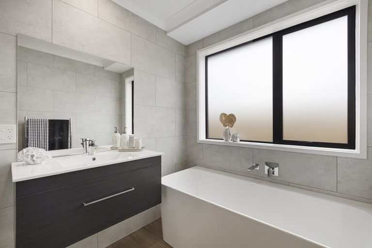 Photo of property in 4 Batham Drive, Mount Victoria, Wellington, 6011