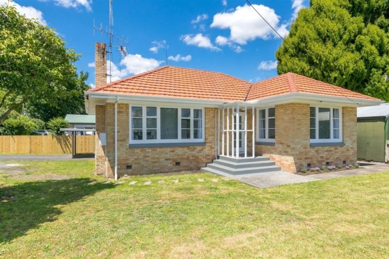 Photo of property in 2 Old Farm Road, Hamilton East, Hamilton, 3216