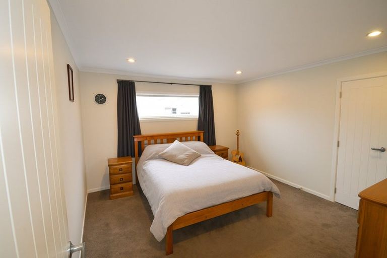 Photo of property in 28 Cooladerry Place, Rosehill, Papakura, 2113