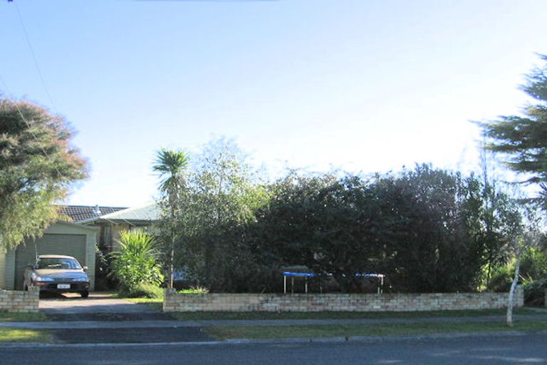 Photo of property in 11 Hilton Road, St Andrews, Hamilton, 3200