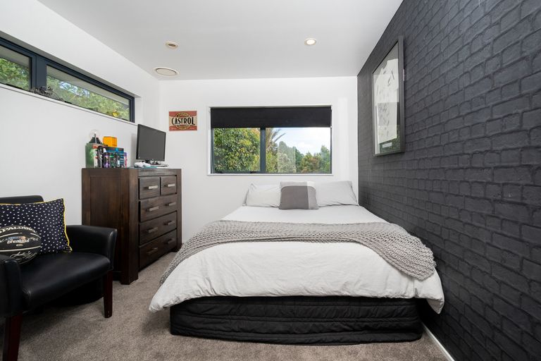 Photo of property in 12 Opanuku Road, Henderson Valley, Auckland, 0612