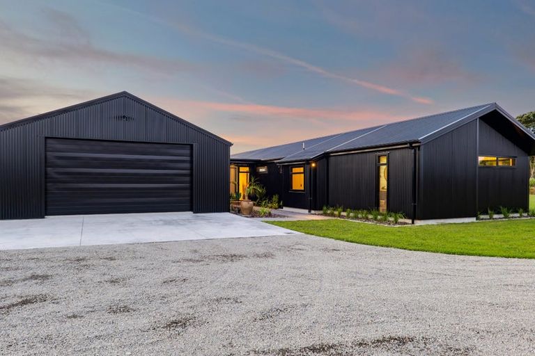 Photo of property in 450 Waitara Road, Huirangi, New Plymouth, 4373