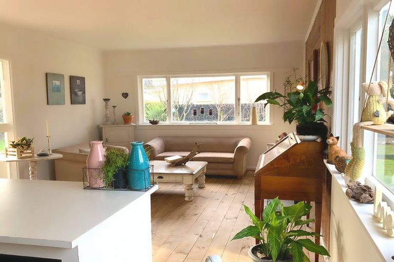 Photo of property in 12 Chamberlain Avenue, Amberley, 7481