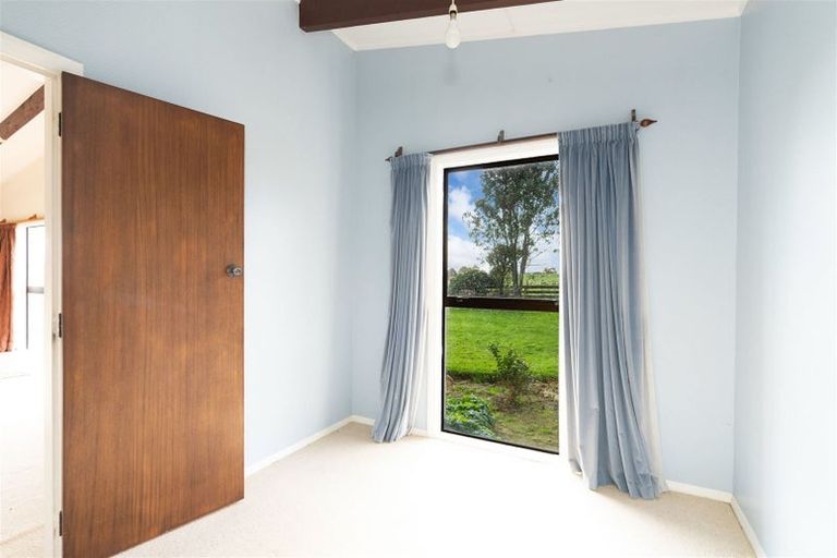 Photo of property in 246 Kawiu Road, Levin, 5510