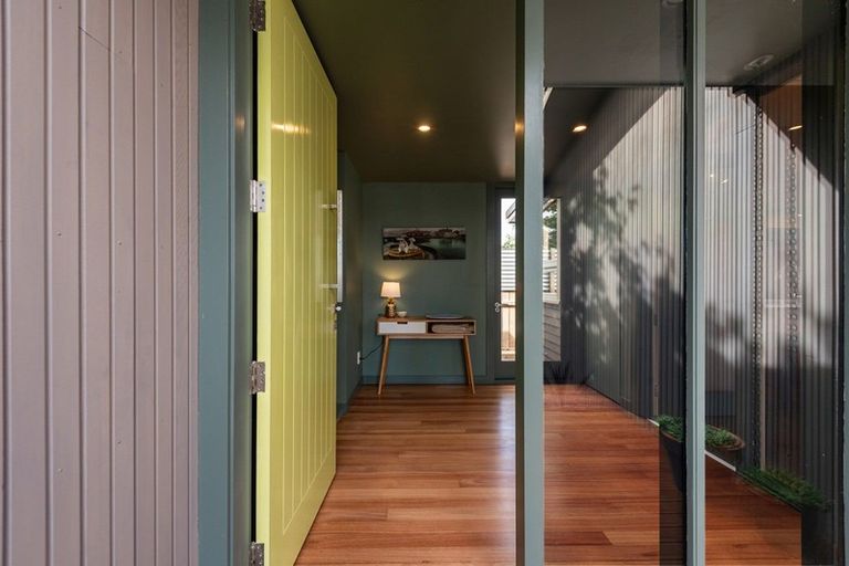 Photo of property in 6 Rahana Way, Waikanae, 5036