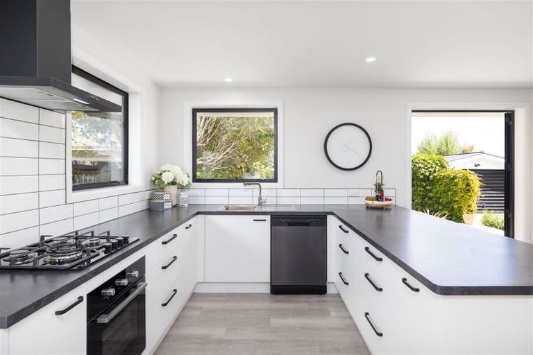 Photo of property in 64 Bickerton Street, Wainoni, Christchurch, 8061