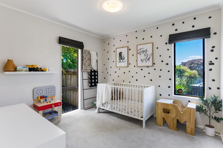 Photo of property in 30 Sandgate Avenue, Botany Downs, Auckland, 2010