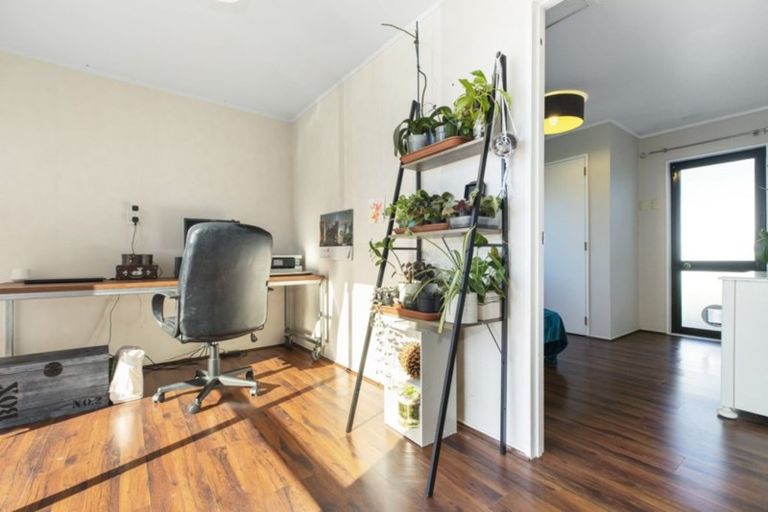 Photo of property in 108b Colwill Road, Massey, Auckland, 0614