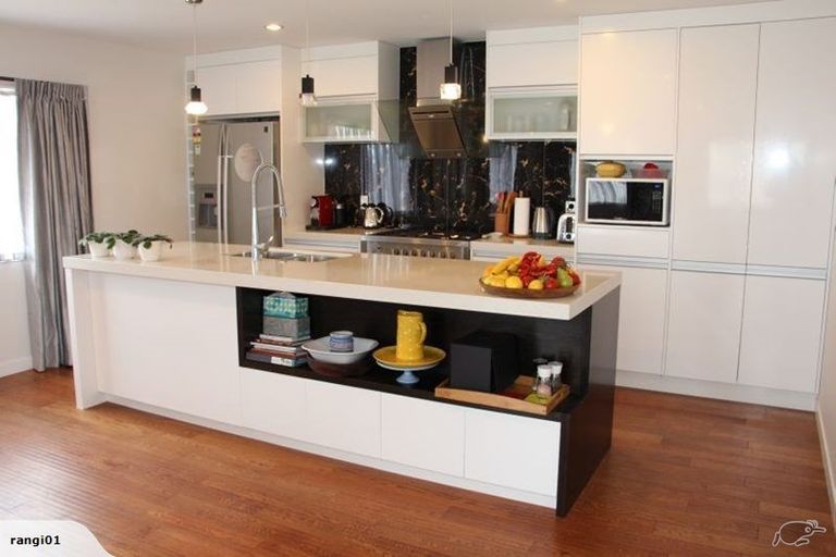 Photo of property in 30a Schnapper Rock Road, Schnapper Rock, Auckland, 0632