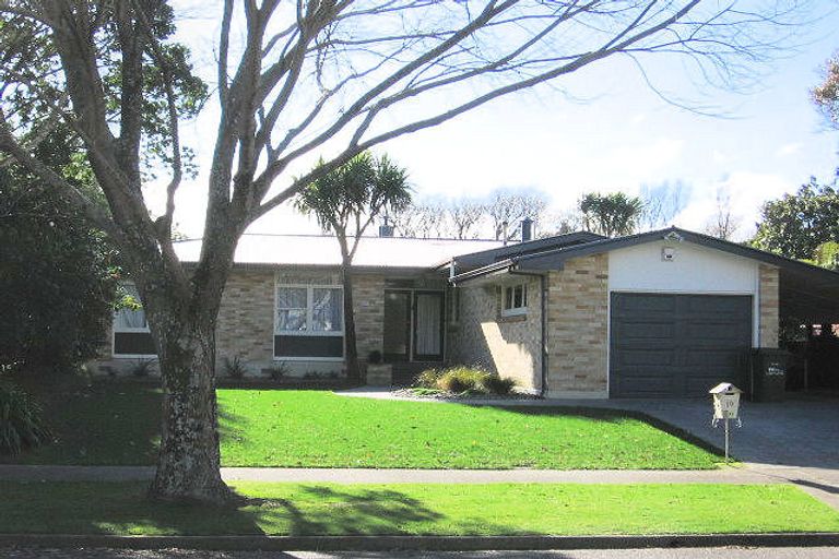 Photo of property in 19 Surrey Crescent, Hokowhitu, Palmerston North, 4410