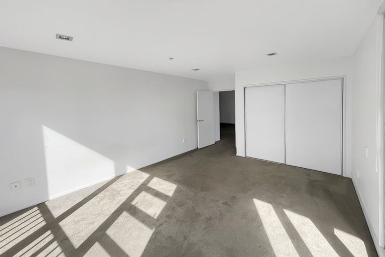 Photo of property in Q-central 44-58 Apartments, 2a/54 Liverpool Street, Auckland Central, Auckland, 1010
