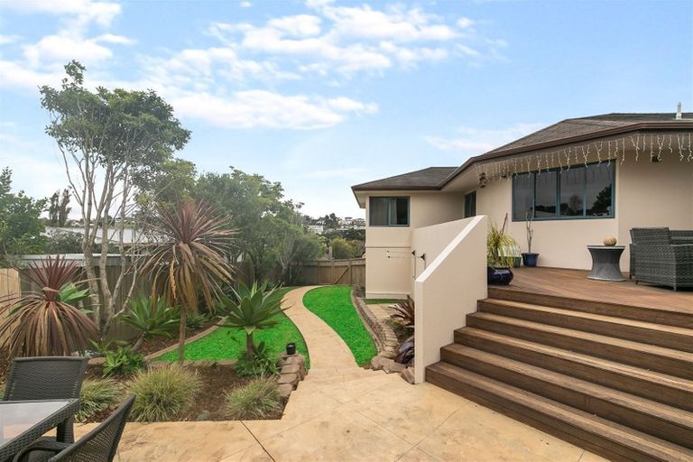 Photo of property in 23 Capri Place, Unsworth Heights, Auckland, 0632