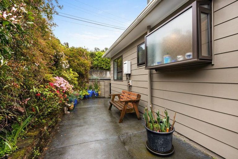 Photo of property in 60 Link Road, Newlands, Wellington, 6037