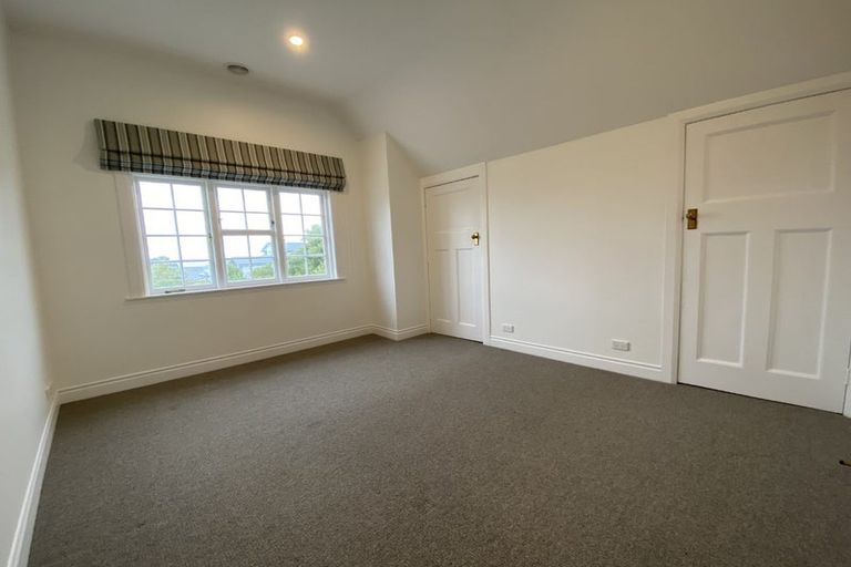 Photo of property in 7 Grove Road, Kelburn, Wellington, 6012