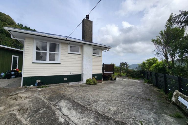 Photo of property in 28 Huntingdon Street, Northland, Wellington, 6012
