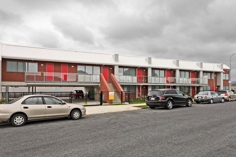 Photo of property in 8/26 Railway Street West, Papakura, 2110