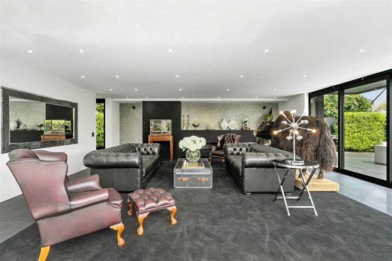 Photo of property in 116 Aikmans Road, Merivale, Christchurch, 8014