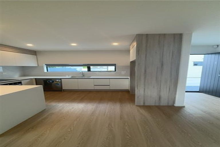 Photo of property in 106c Fisher Parade, Sunnyhills, Auckland, 2010