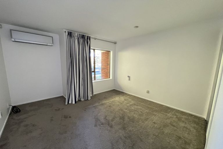 Photo of property in 29 Himalaya Drive, Half Moon Bay, Auckland, 2012