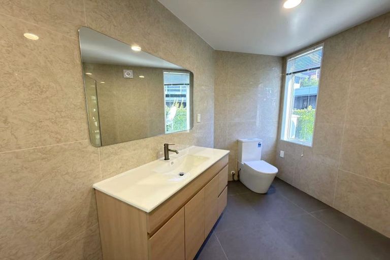 Photo of property in 1/80 Knights Road, Rothesay Bay, Auckland, 0630