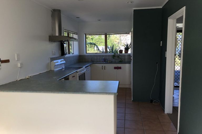 Photo of property in 2/29 Awaruku Road, Torbay, Auckland, 0630