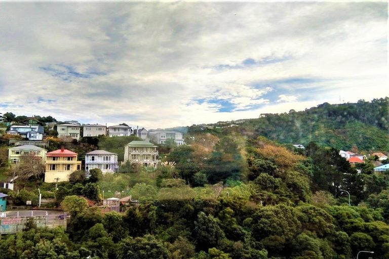 Photo of property in Terrace Tower Apartments, 10e/126 The Terrace, Wellington Central, Wellington, 6011