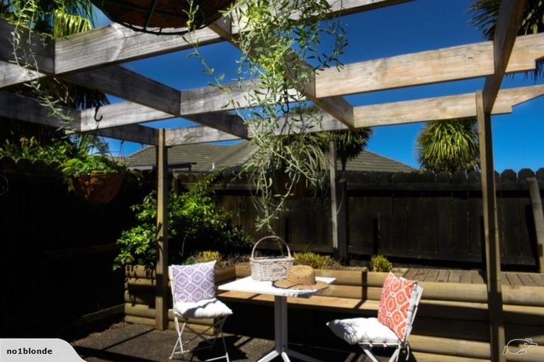 Photo of property in 23 Trossach Place, Wattle Downs, Auckland, 2103