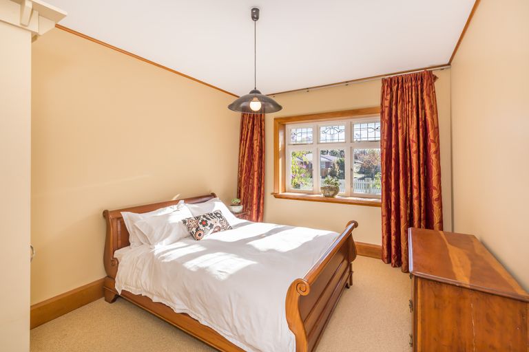 Photo of property in 92 Martin Avenue, Beckenham, Christchurch, 8023